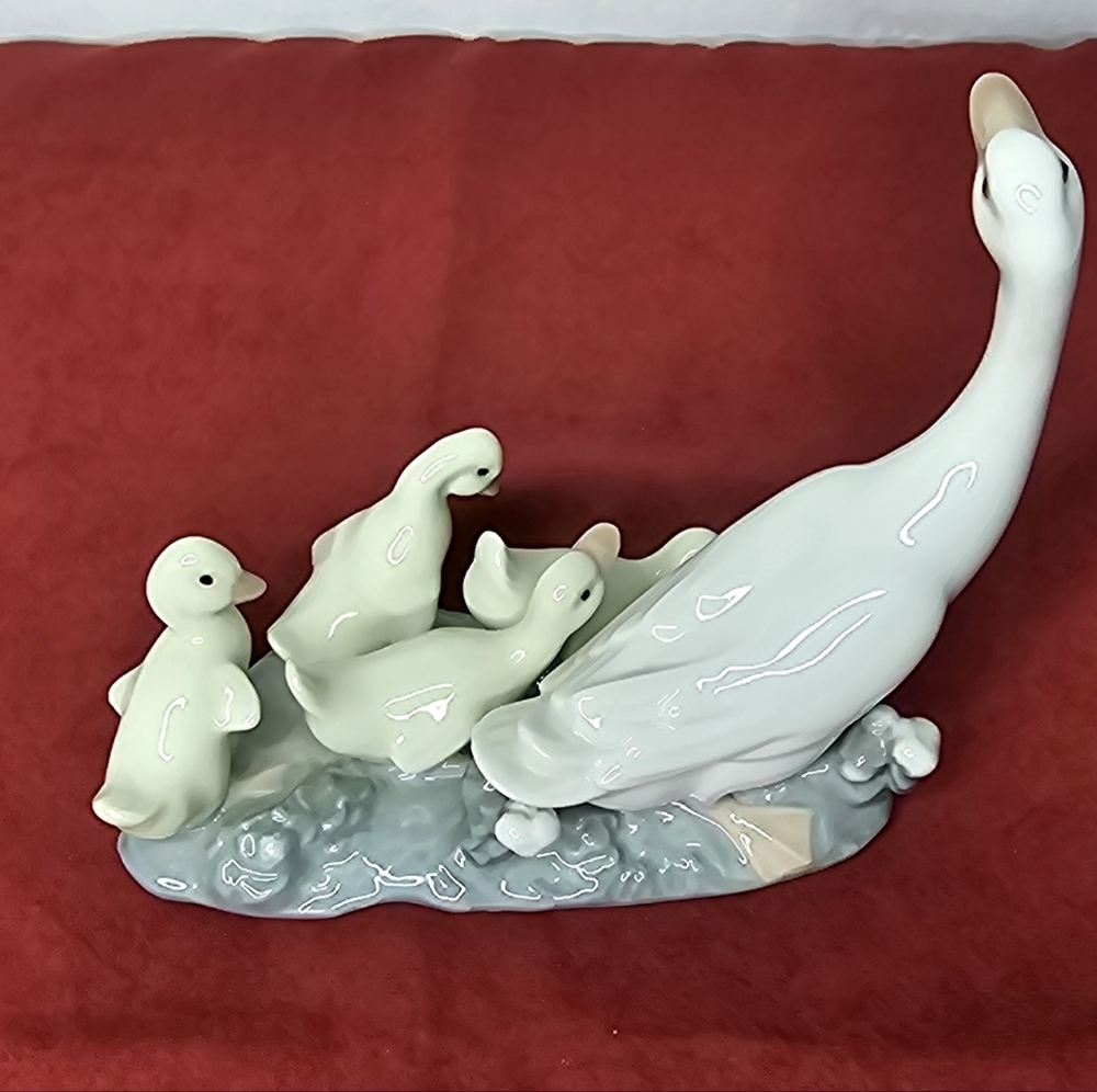 LLADRÓ “Little Ducks After Mother” EUC - Picture 8 of 12